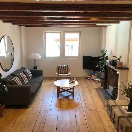 Exceptional Location Between And Pedestrian Street Apartment *