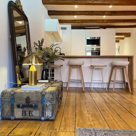 Exceptional Location Between And Pedestrian Street Apartment *